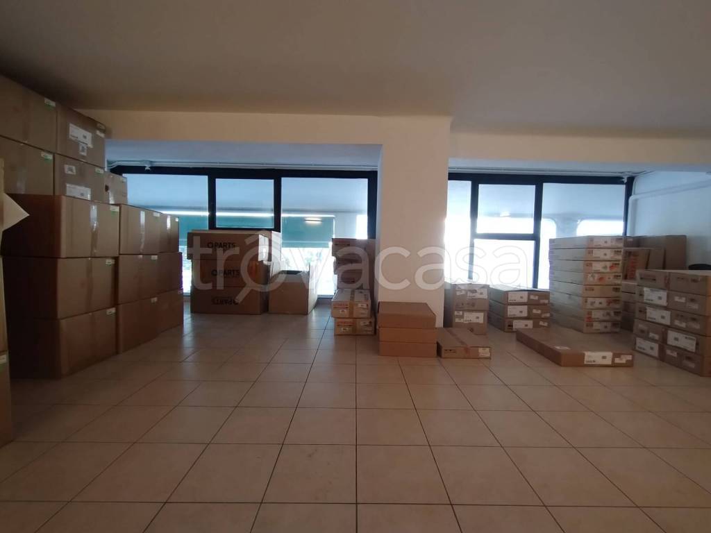 negozio in affitto a Genova in zona Foce