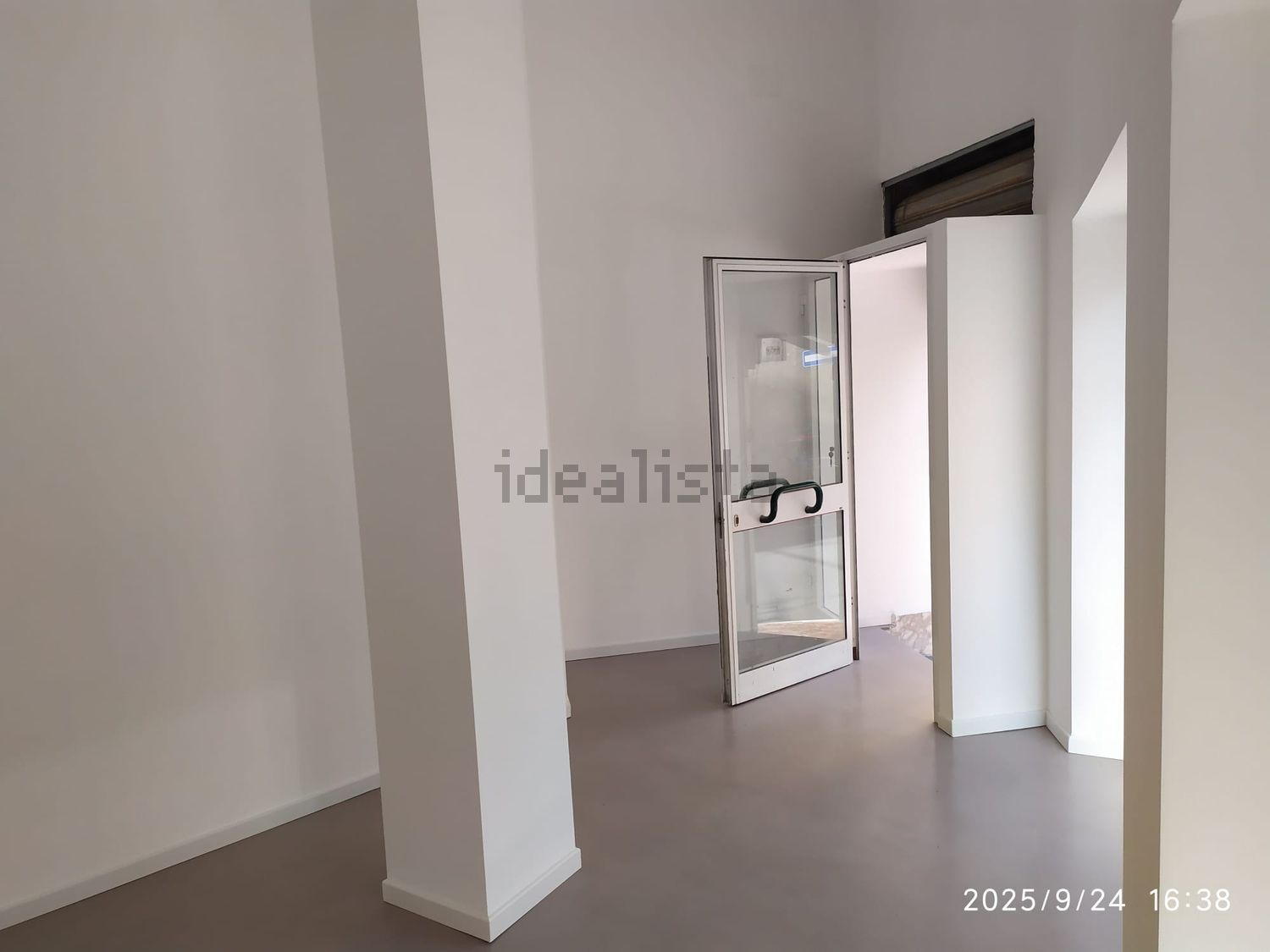 locale di sgombero in affitto a Genova in zona Sturla