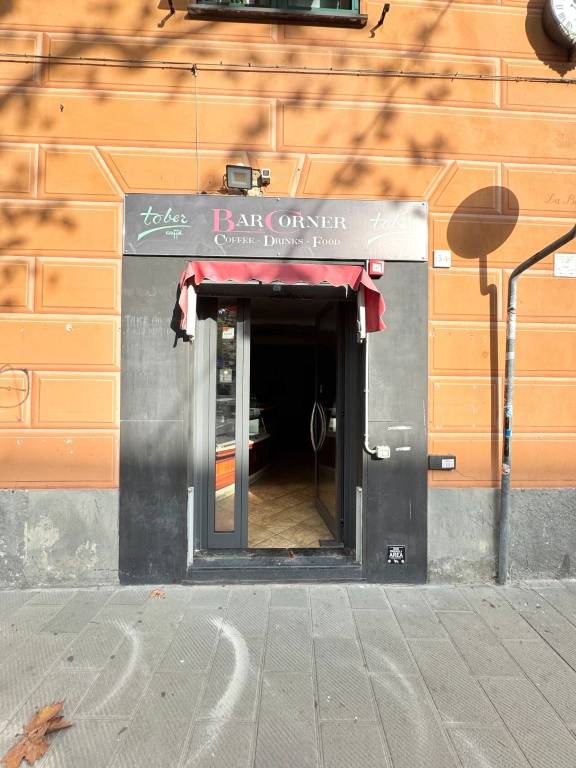 negozio in affitto a Genova in zona Sestri Ponente