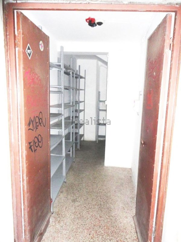 locale di sgombero in affitto a Genova in zona Sottoripa / Maddalena / Molo