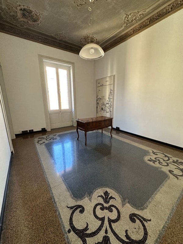 ufficio in affitto a Genova in zona Portoria / Piccapietra