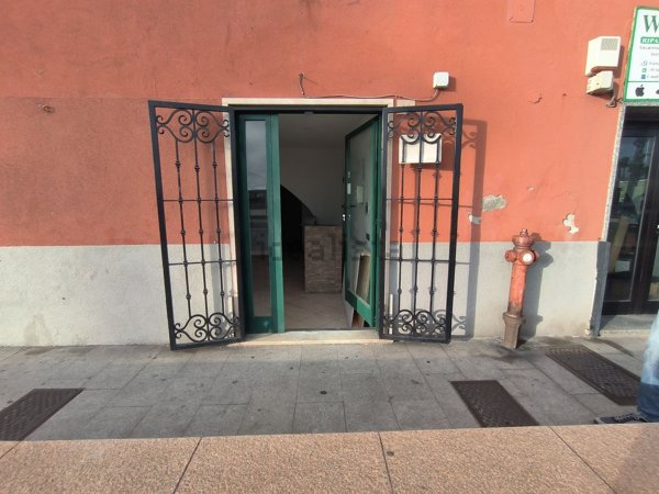 negozio in affitto a Genova in zona Pegli