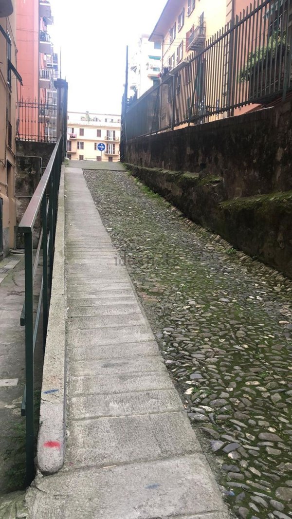 locale di sgombero in affitto a Genova in zona Foce