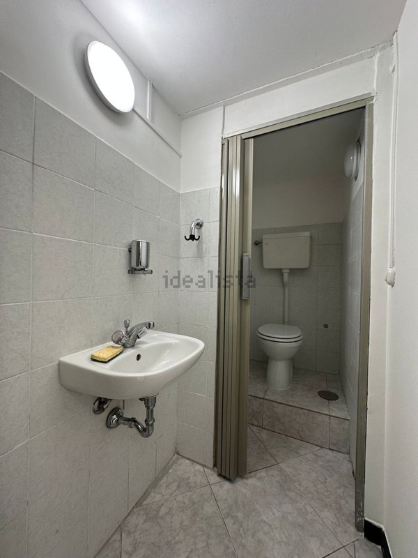 locale commerciale in affitto a Genova in zona Foce