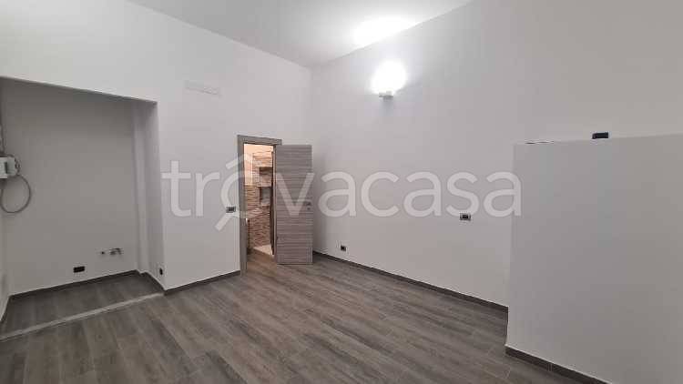 locale di sgombero in affitto a Genova in zona Sottoripa / Maddalena / Molo