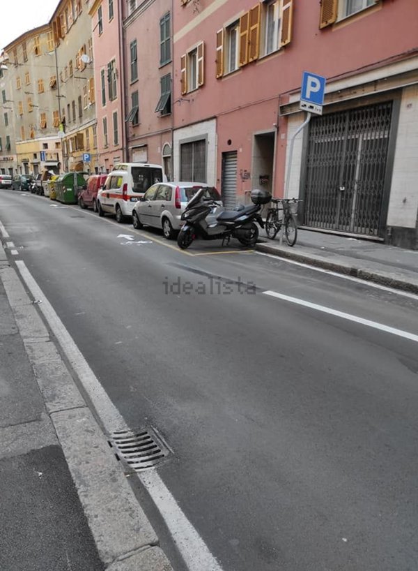 negozio in affitto a Genova in zona Rivarolo