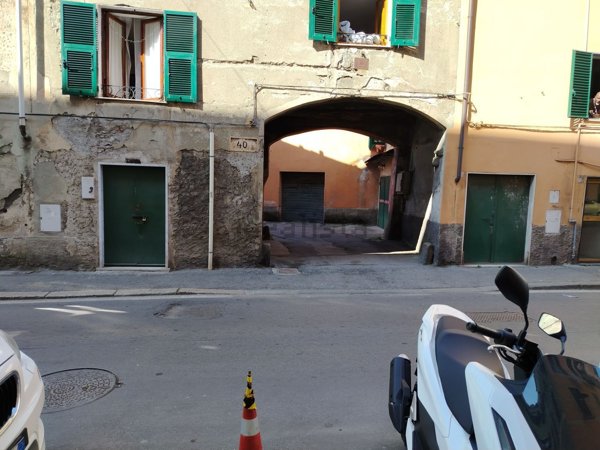 negozio in affitto a Genova in zona Rivarolo