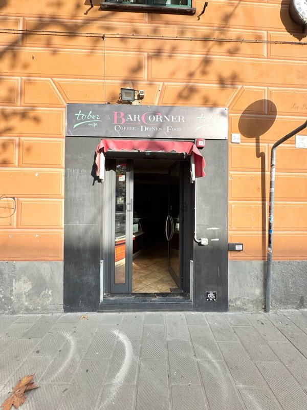 locale commerciale in affitto a Genova in zona Sestri Ponente