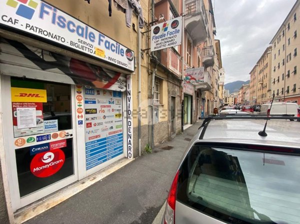 locale commerciale in affitto a Genova in zona Sestri Ponente