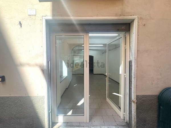 locale commerciale in affitto a Genova