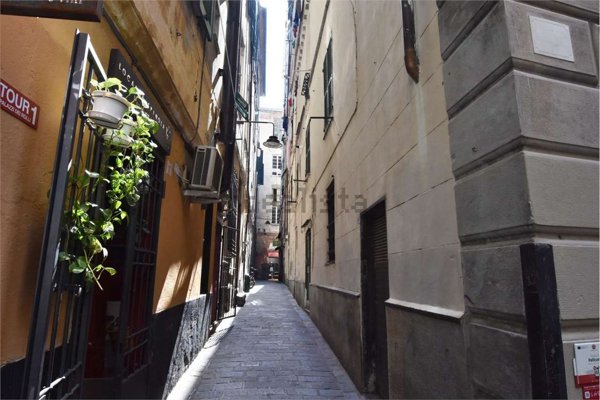 locale commerciale in affitto a Genova in zona Sottoripa / Maddalena / Molo