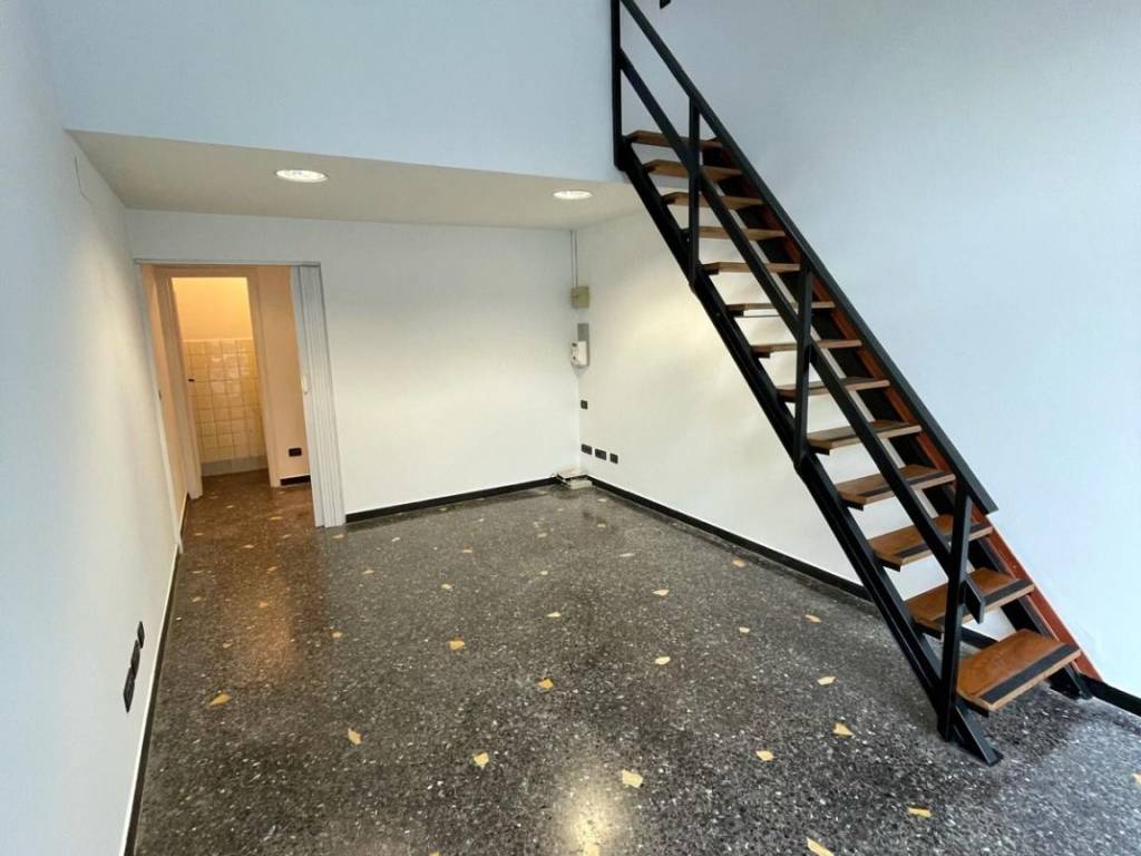 negozio in affitto a Genova in zona Marassi