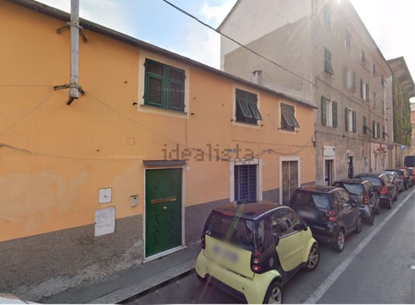 locale commerciale in affitto a Genova in zona Sestri Ponente
