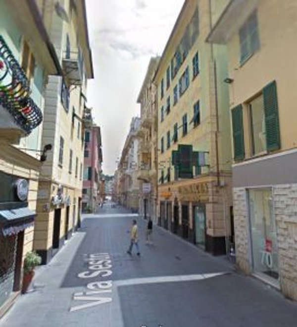 negozio in affitto a Genova in zona Sestri Ponente