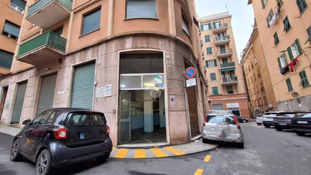 negozio in affitto a Genova in zona Sampierdarena