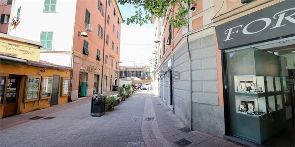 negozio in affitto a Genova in zona Certosa