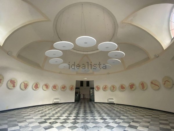 locale commerciale in affitto a Genova in zona Sestri Ponente