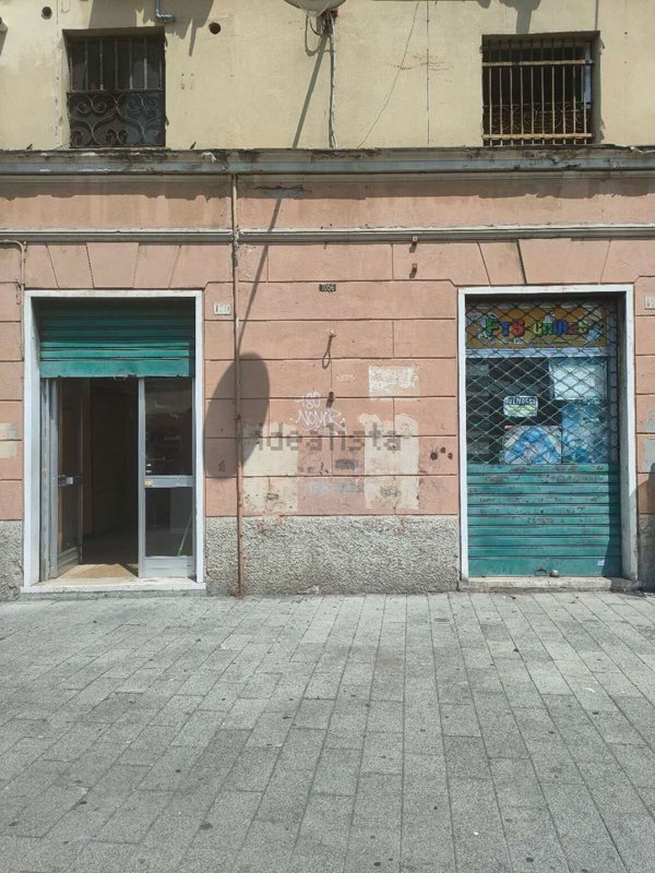 negozio in affitto a Genova in zona Sottoripa / Maddalena / Molo