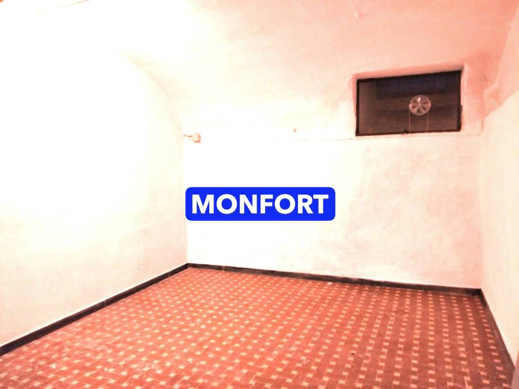 locale commerciale in affitto a Genova