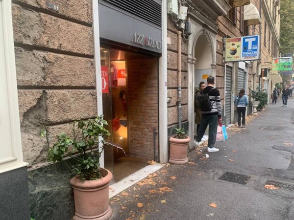 negozio in affitto a Genova