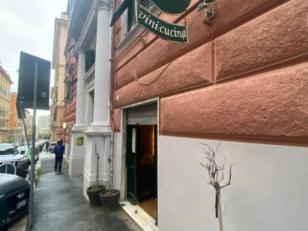 negozio in affitto a Genova in zona Castelletto