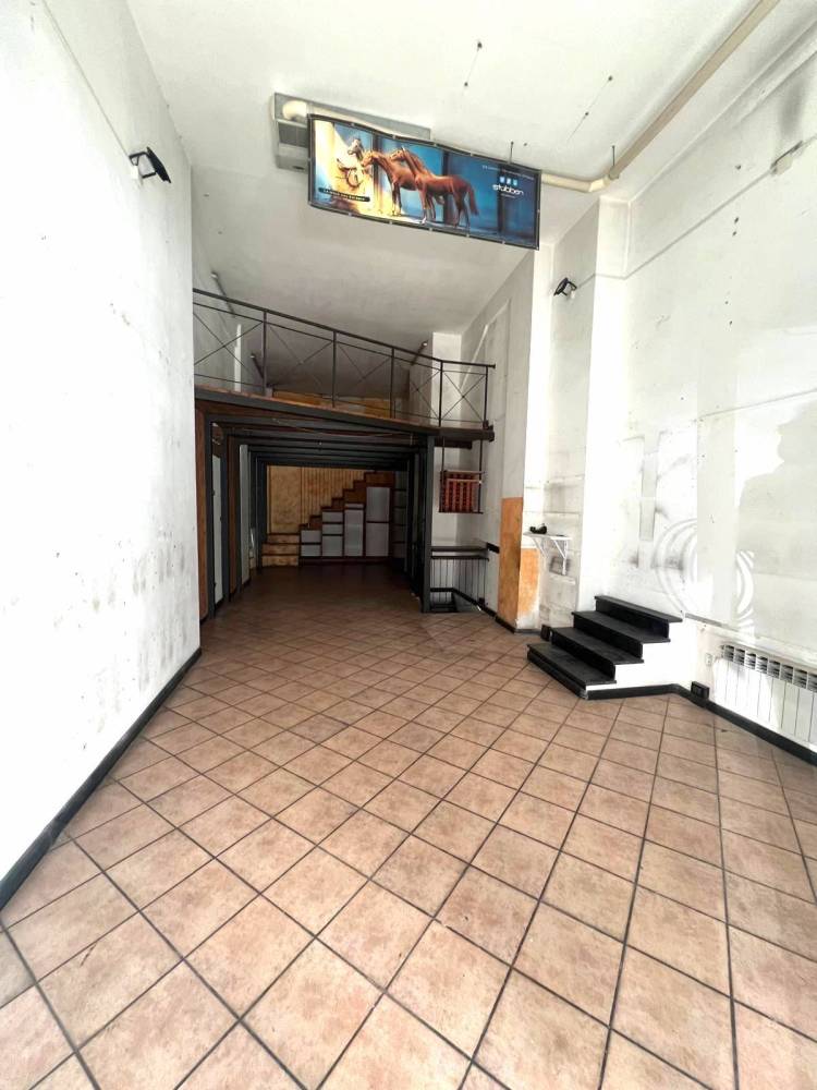 negozio in affitto a Genova in zona Foce