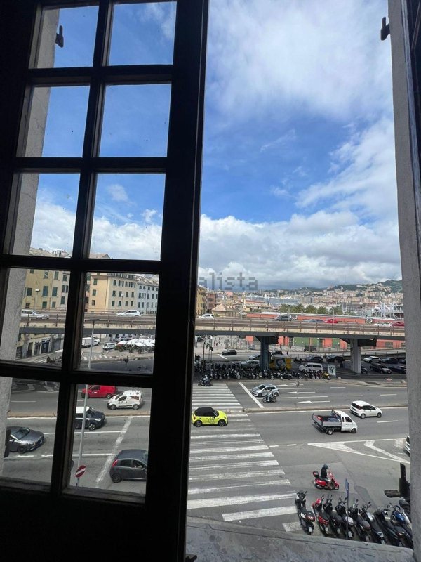 appartamento in affitto a Genova in zona Sottoripa / Maddalena / Molo