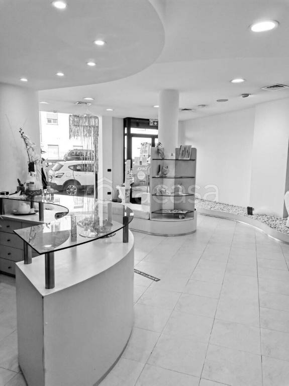 negozio in affitto a Genova in zona San Martino