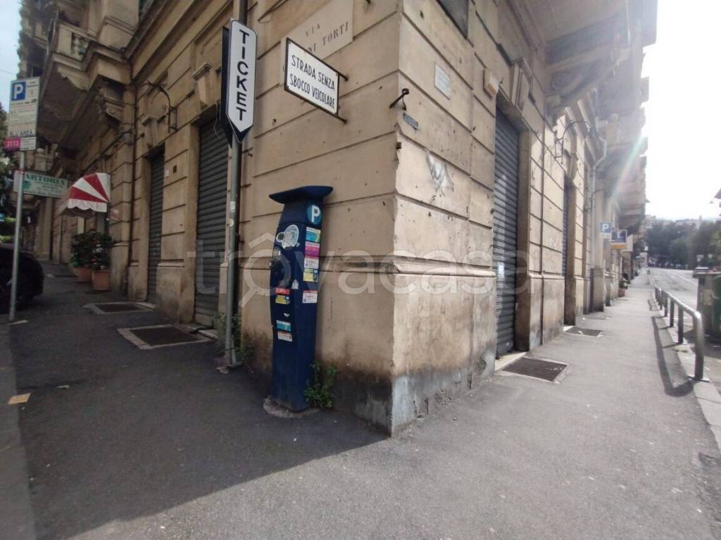 negozio in affitto a Genova in zona San Fruttuoso