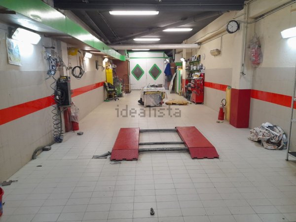 negozio in affitto a Genova in zona San Fruttuoso