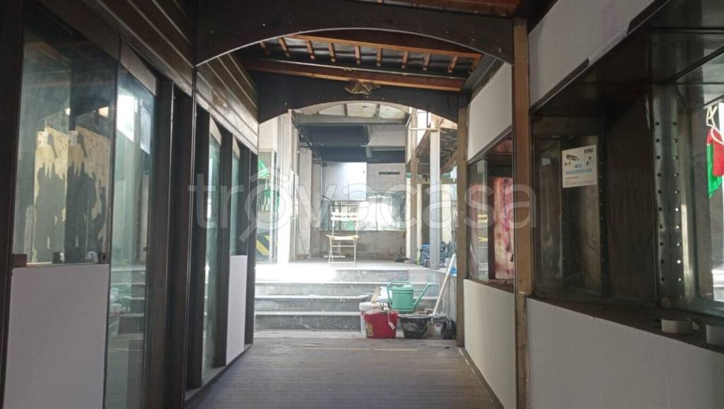 negozio in affitto a Genova in zona Quarto dei Mille
