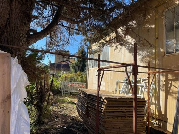 locale commerciale in affitto a Genova in zona Molassana