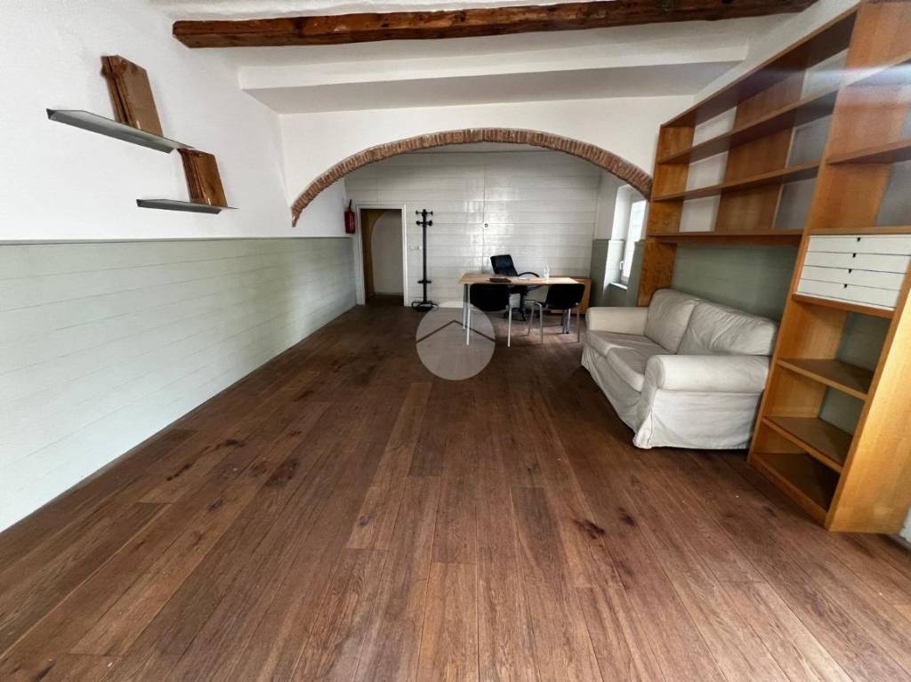 negozio in affitto a Genova in zona Sestri Ponente