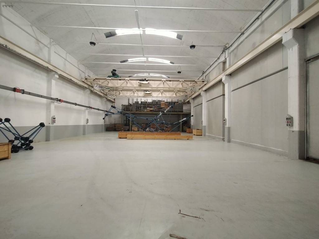 locale commerciale in affitto a Genova in zona Sestri Ponente