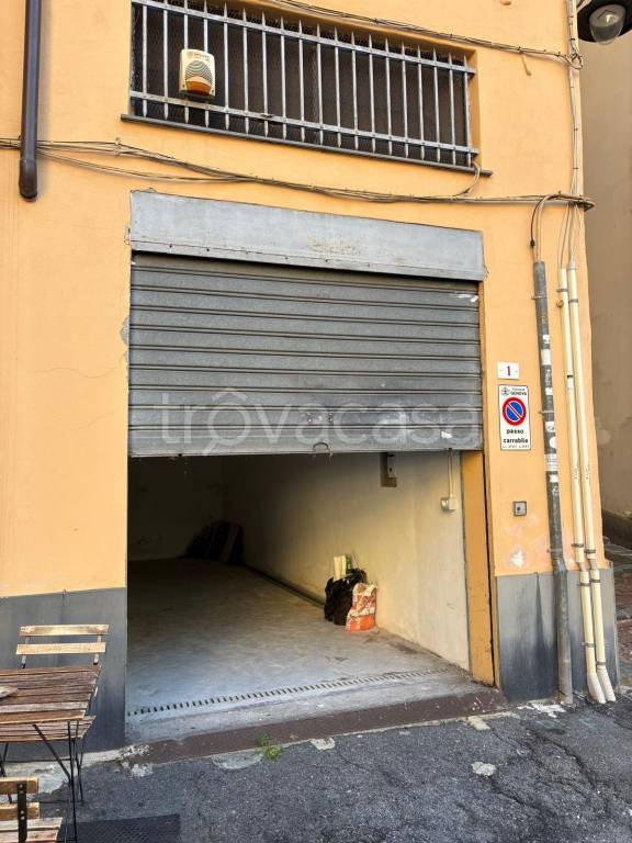 locale di sgombero in affitto a Genova