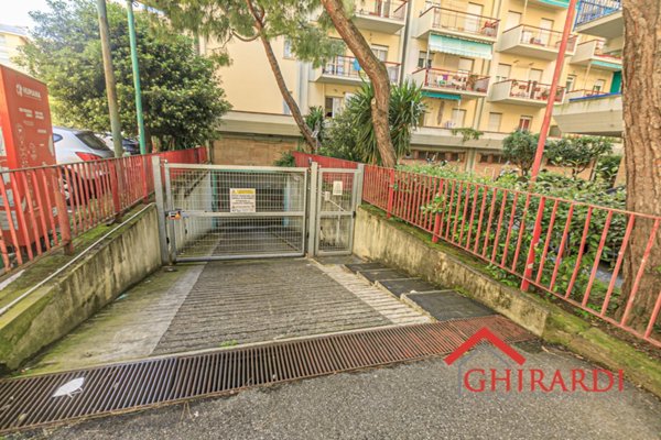 locale di sgombero in affitto a Genova in zona Sestri Ponente