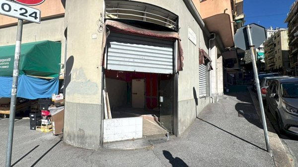 locale commerciale in affitto a Genova