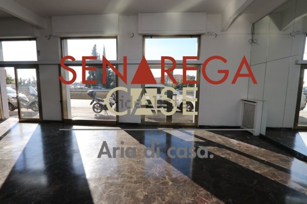 locale commerciale in affitto a Genova