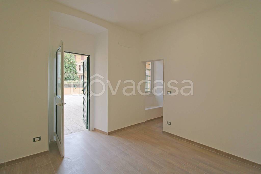 negozio in affitto a Genova in zona Castelletto