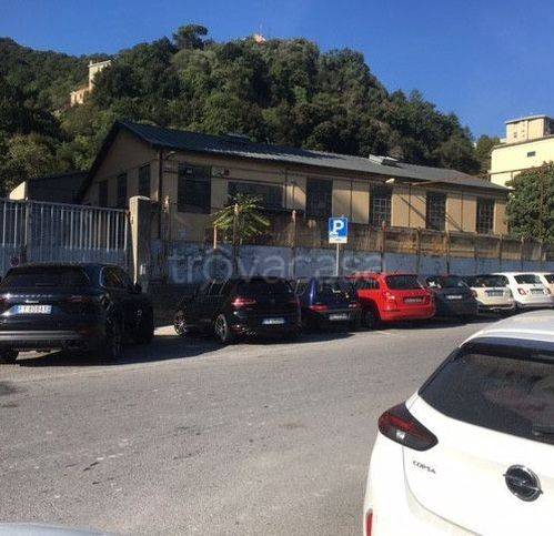 locale commerciale in affitto a Genova in zona Molassana