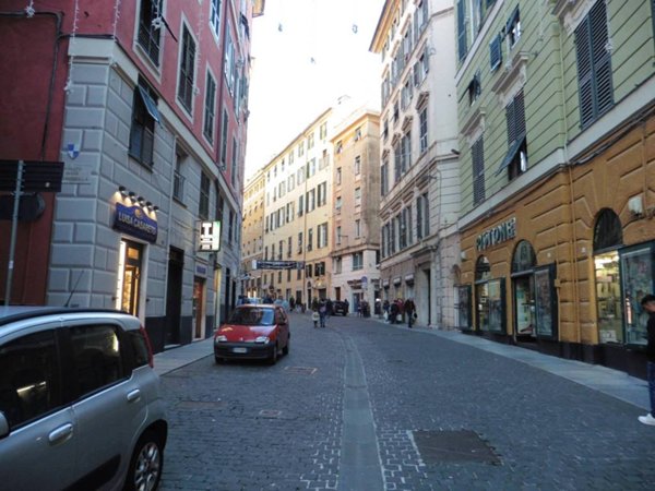 negozio in affitto a Genova in zona Sottoripa / Maddalena / Molo