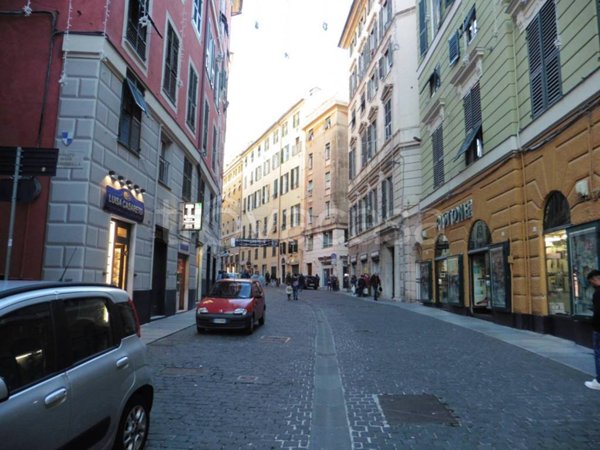 negozio in affitto a Genova in zona Sottoripa / Maddalena / Molo