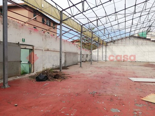 locale commerciale in affitto a Genova in zona Bolzaneto