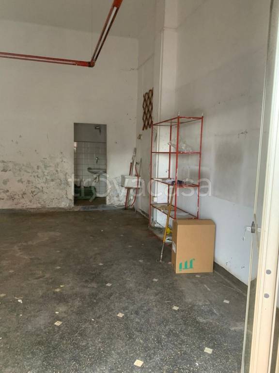 negozio in affitto a Genova