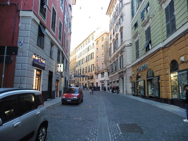 negozio in affitto a Genova in zona Sottoripa / Maddalena / Molo