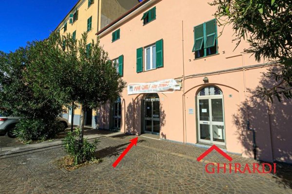 negozio in affitto a Genova in zona Palmaro / Pra'