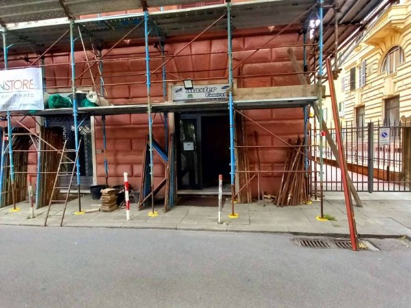 negozio in affitto a Genova in zona San Vincenzo