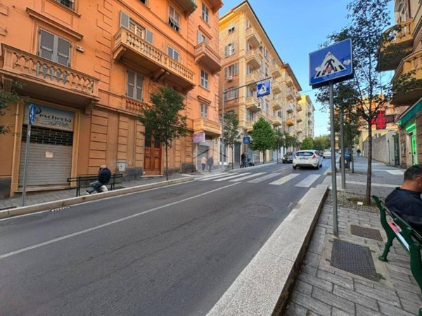 negozio in affitto a Genova in zona Sestri Ponente