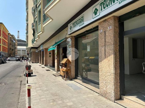 negozio in affitto a Genova in zona Sestri Ponente