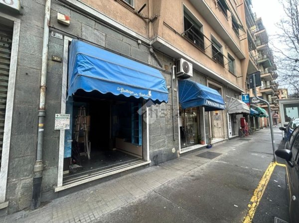 negozio in affitto a Genova in zona Rivarolo